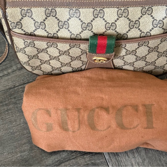 Vintage Gucci Sherry Line Crossbody Bag - Picture 2 of 16
